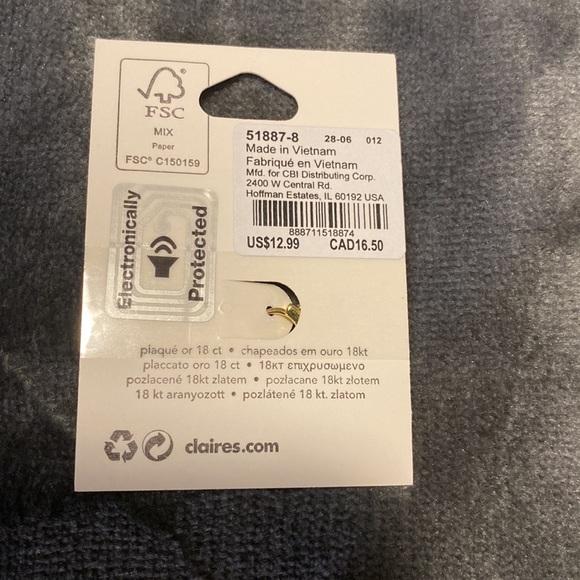 Claires 18kt gold plated one earring $16.50 CAD retail - Picture 2 of 2